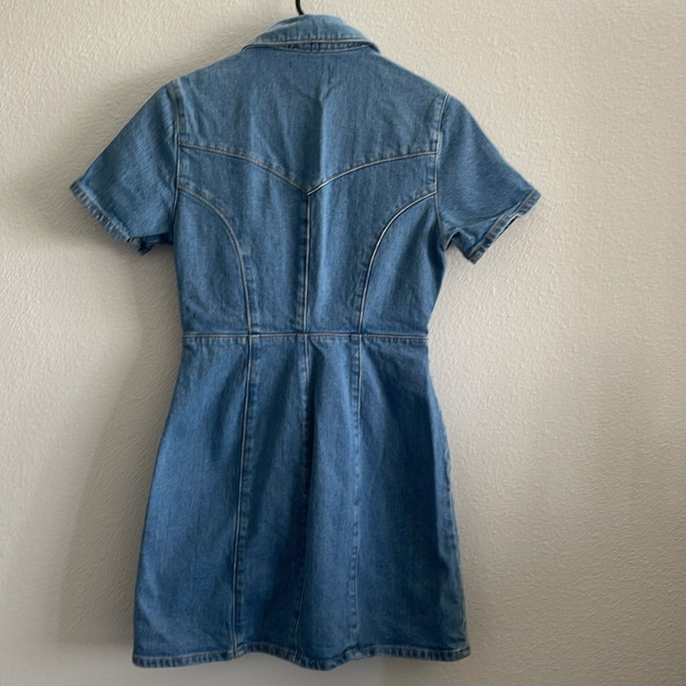 ASOS DESIGN denim fitted shirt dress with short sleeves in midwash Size 6 - Picture 6 of 9